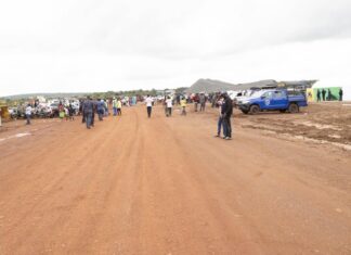 Carnet de voyage : axe Conakry–Boké, l’enfer pavé d’or rouge et poussière (Par Dr. Faya Millimouno)