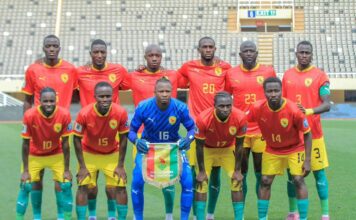 Boké-Sports: Le Général Mathurin Bangoura offre des maillots de jeux aux équipes préfectorales