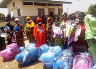 boke :Célébration des droits des femmes à Wendou M’Bour: Les femmes de la société AMC-G offrent des kits hygiéniques à 50 filles et trousses de toilette pour bébé aux femmes nourrisses