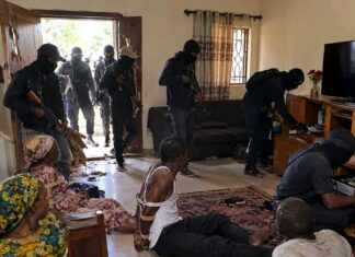 KOURIA (COYAH) : PLUS DE 12 MILLIONS GNF EMPORTÉS LORS D’UNE ATTAQUE À MAIN ARMÉE